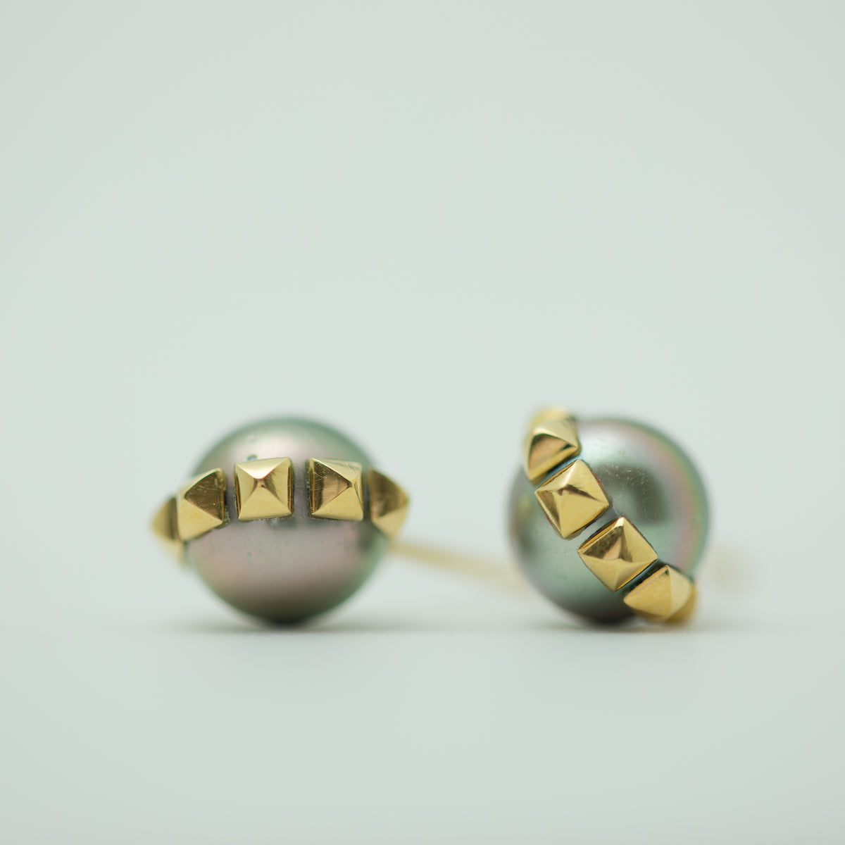 Black South Sea K18 "Golden Spike" Single Earring