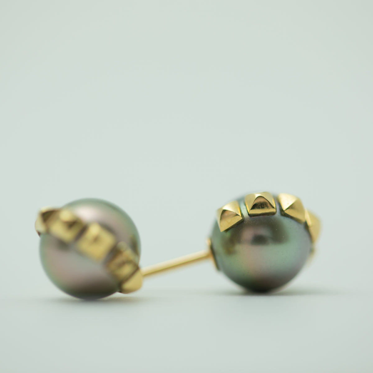 Black South Sea K18 "Golden Spike" Single Earring